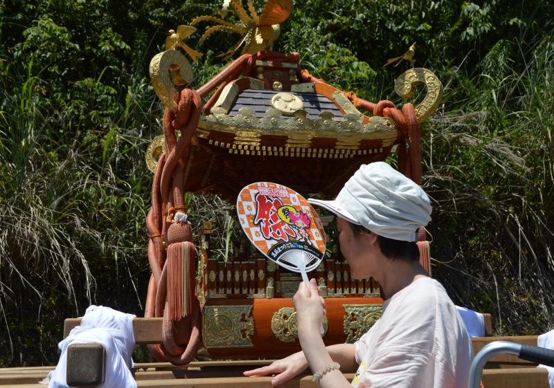 御神輿触っていいの?