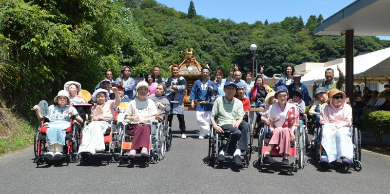 愛正園の夏の風物詩!お神輿がやってきました!