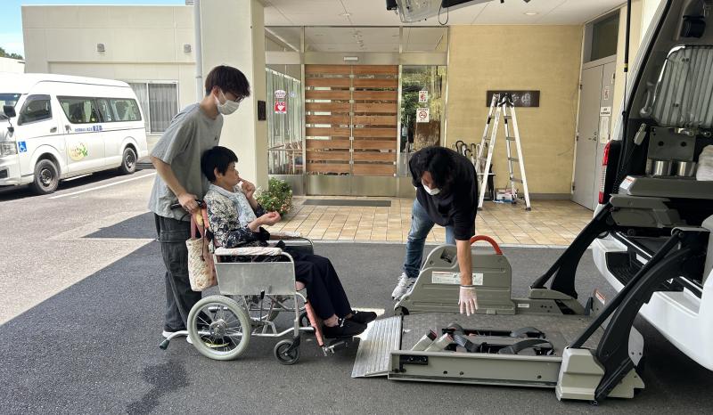 車両の乗車方法を確認中!安全第一!!