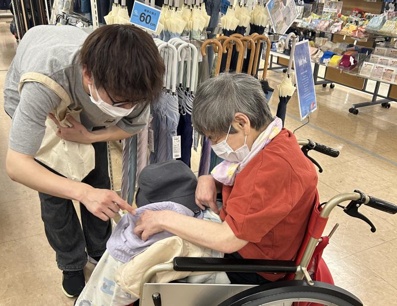 明るい色の帽子にしようかな~