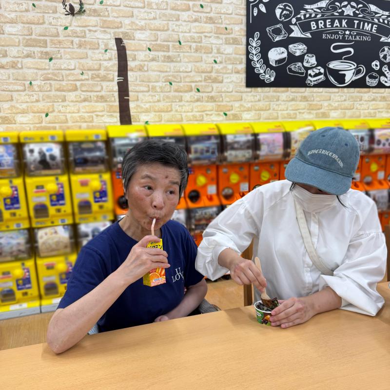 飲み物とアイスで一休み～