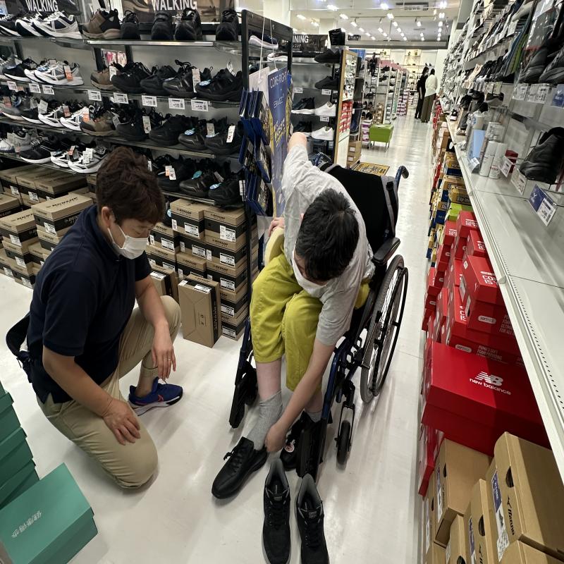 靴の試着中です