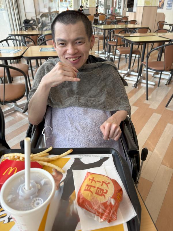期間限定のチーズ月見バーガー食べるぞ!