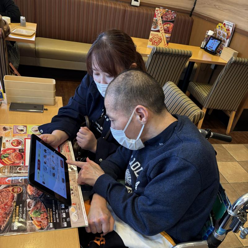 食べたいものが決まったので、タッチパネルで注文します