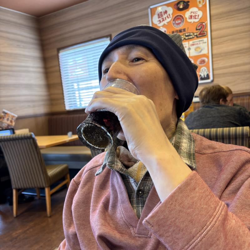 大好きなコーラをグビット