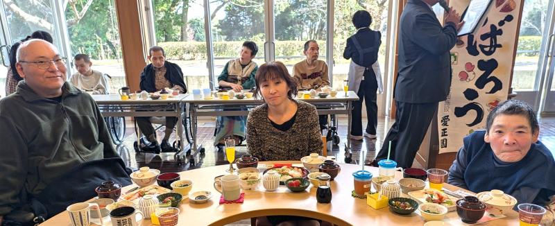 愛正園新年会が行われました(お食事編)