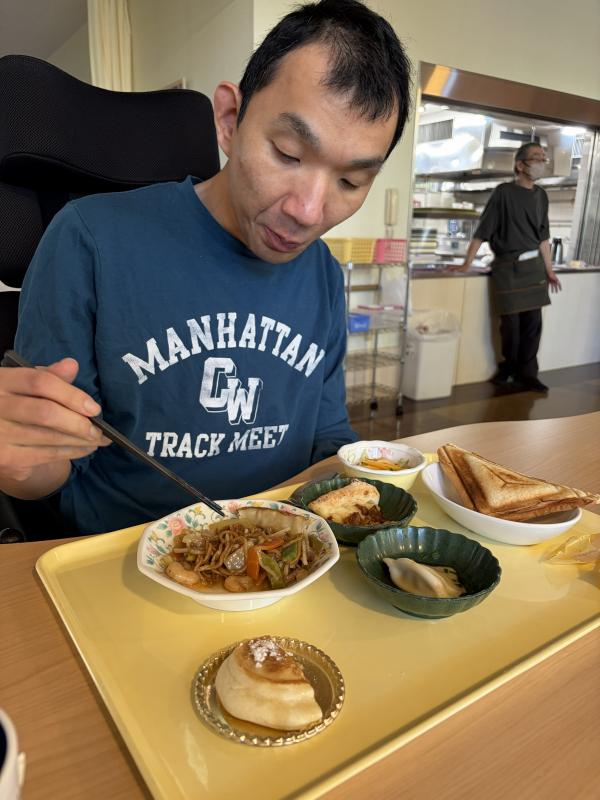 5月の行事食は「お楽しみバイキング」を開催しました。