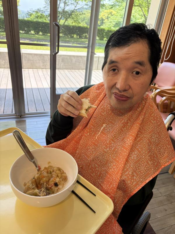 5月の行事食は「お楽しみバイキング」を開催しました。