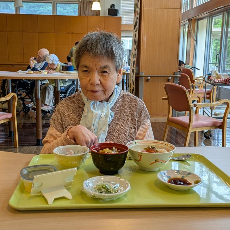 お楽しみバイキングを開催しました(お食事の様子)