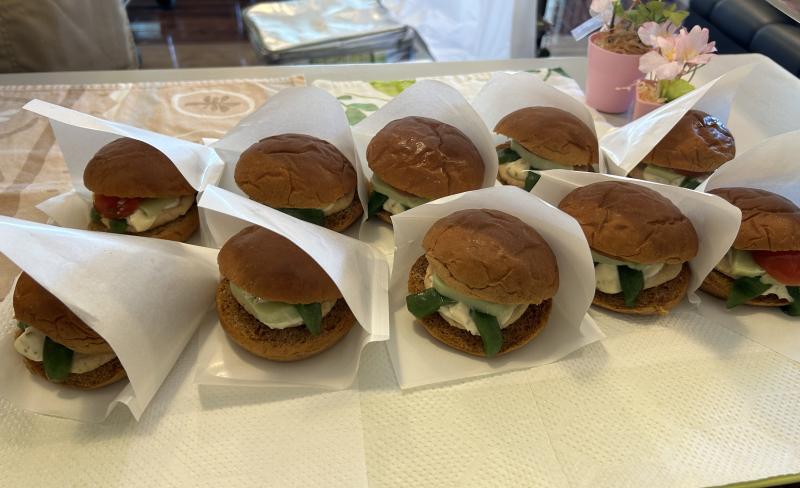 柔らかハンバーガーも手作りで用意しました