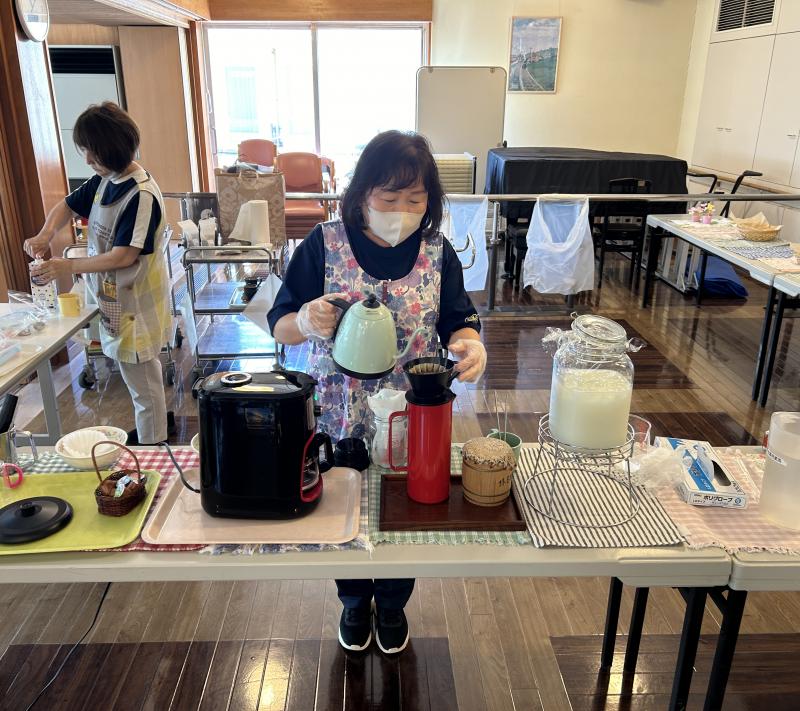 一想園コーヒーをドリップ中。おいしくなぁれ