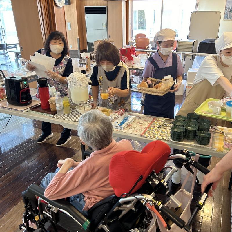 はーい！オレンジジュースですね
