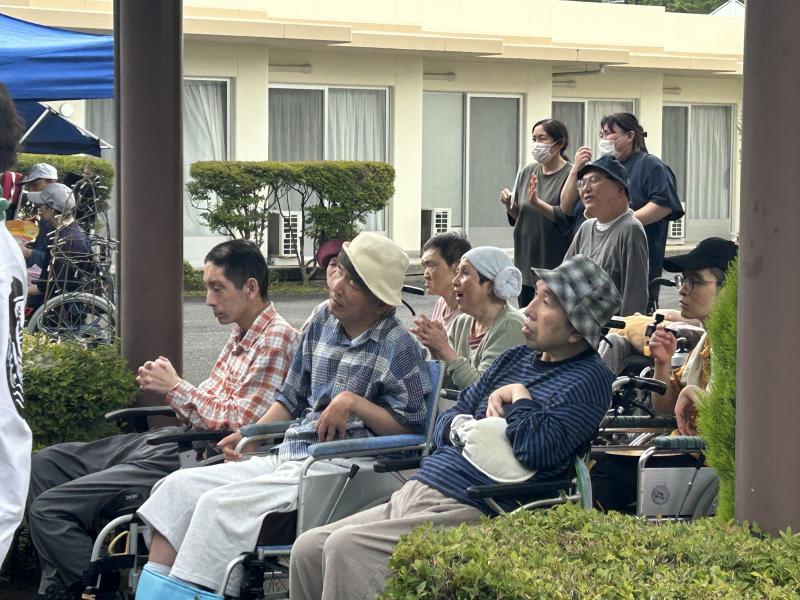 威勢の良い掛け声に身体が自然に動きます。