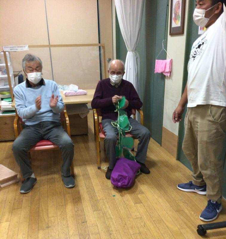 やっと手元まで来ました。