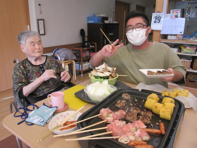 肉野菜焼き担当の新人職員さん🔰