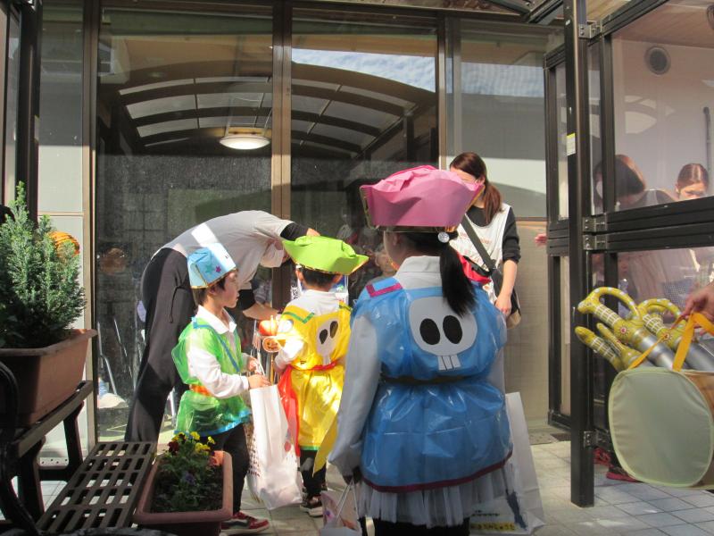 令和5年度 はぎの杜愛育園ハロウィン仮装パレード🎃 in 松籟荘 ~仮装した保育園児がやってきた!~