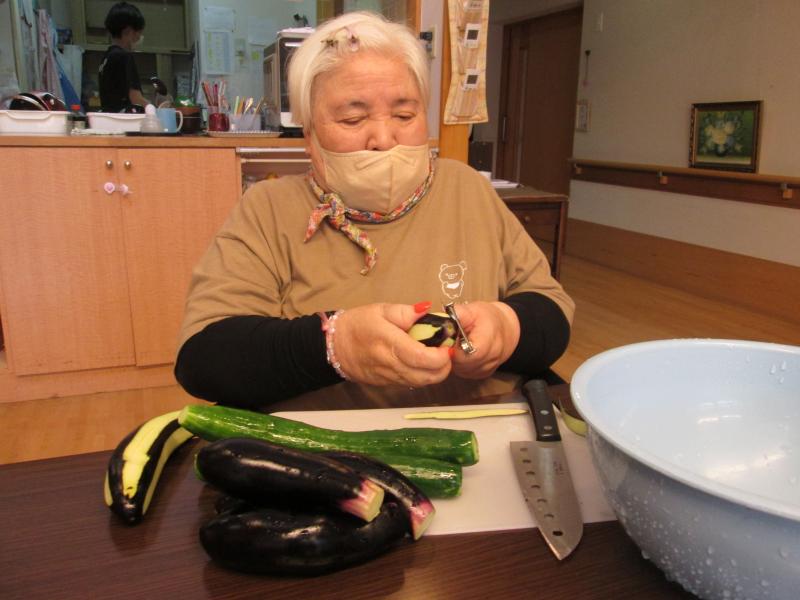 今日もプラス一品の漬け物をササっと作ってしまうMさん!