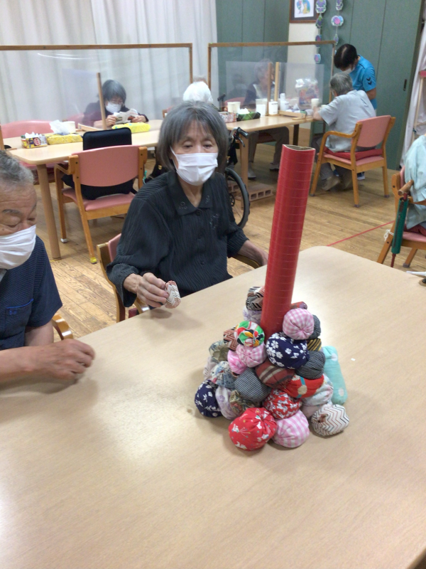 『かき氷の飾り作りとお手玉崩しゲーム』