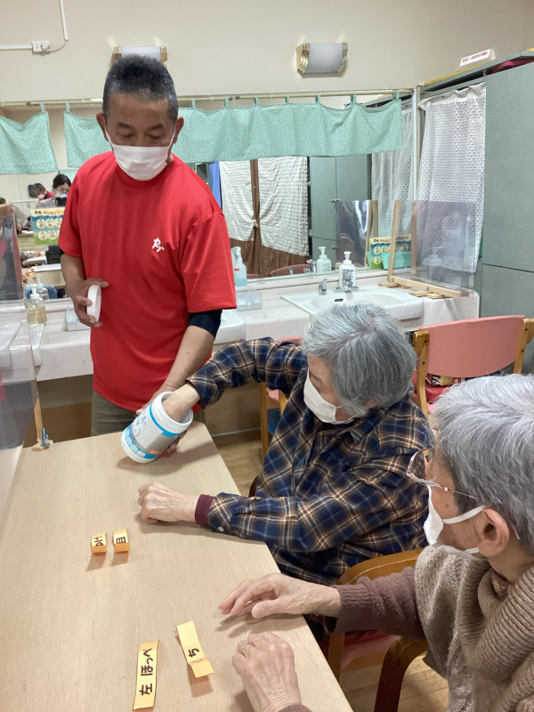 『デイ新年会～福笑いとお汁粉～』