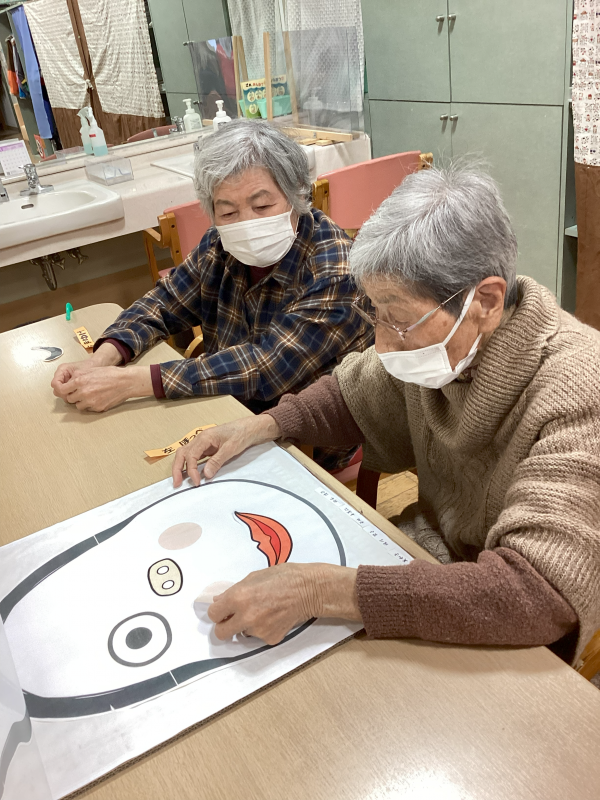 『デイ新年会～福笑いとお汁粉～』