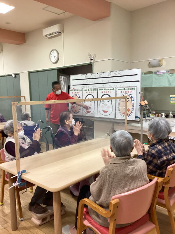 『デイ新年会～福笑いとお汁粉～』