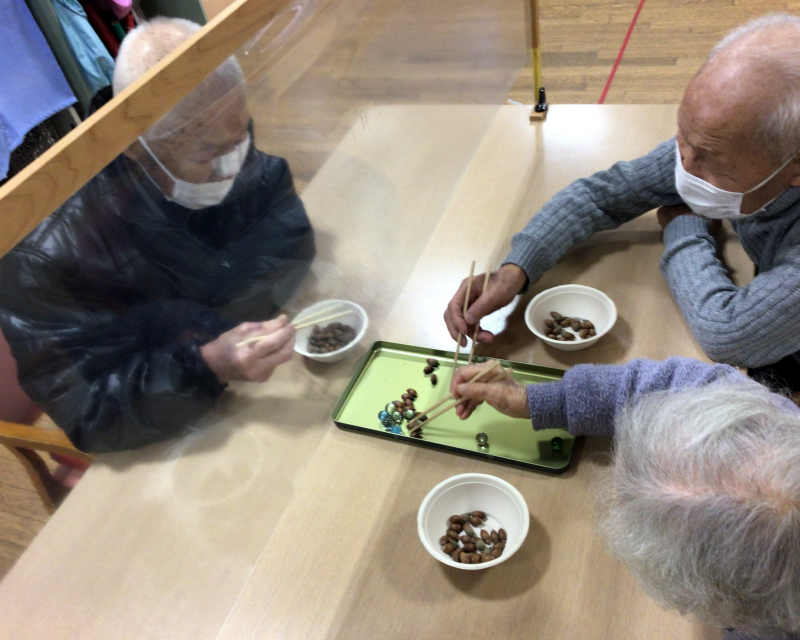 どんぐり送りゲームと書道