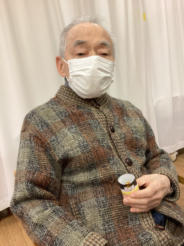 『ひな祭り飾り作り、七並べ、編み物』