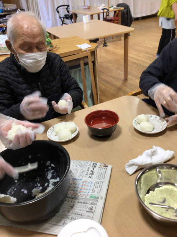 グループ活動:ぼた餅作りと一攫千金ゲーム