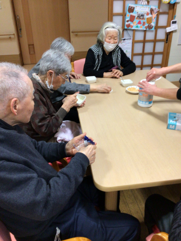グループ活動:ぼた餅作りと一攫千金ゲーム