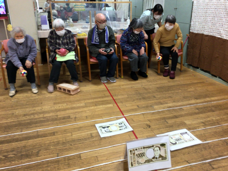 グループ活動:ぼた餅作りと一攫千金ゲーム