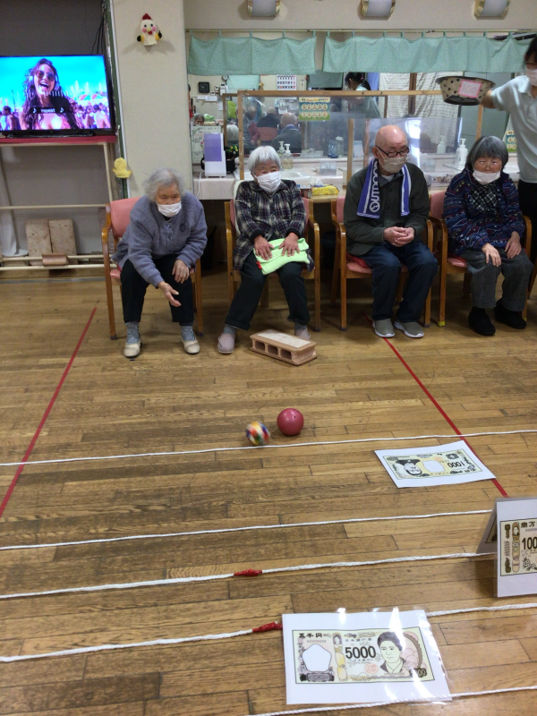 グループ活動:ぼた餅作りと一攫千金ゲーム