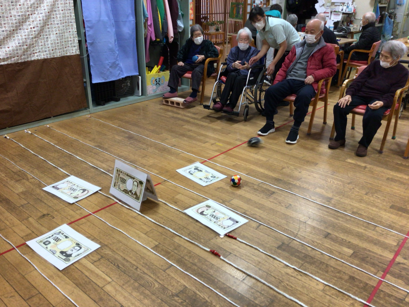 グループ活動:ぼた餅作りと一攫千金ゲーム