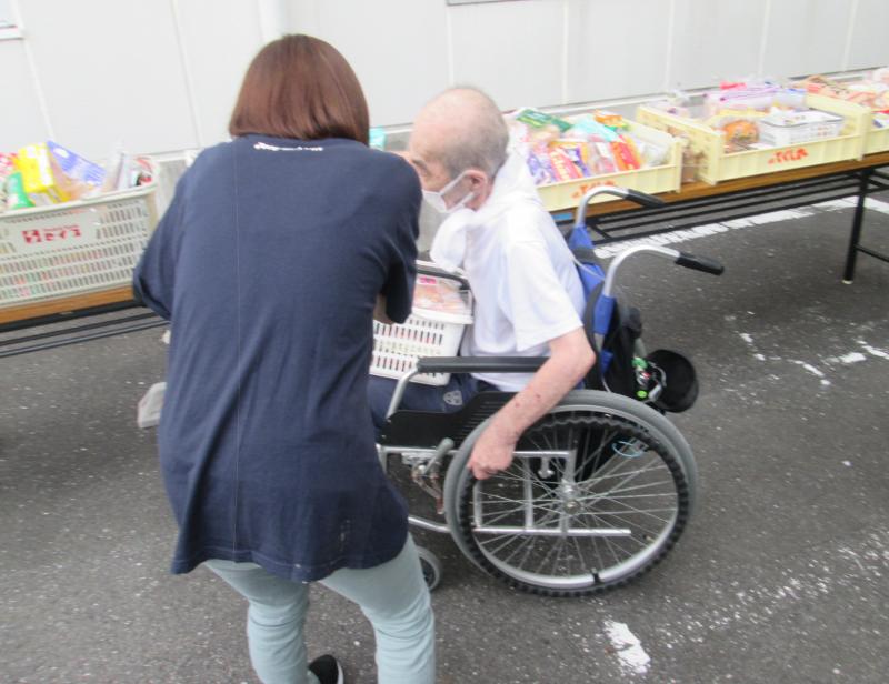 散歩がてらにお買い物 ~移動販売車🚙「とくし丸」~