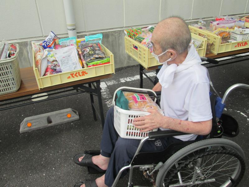 散歩がてらにお買い物 ~移動販売車🚙「とくし丸」~