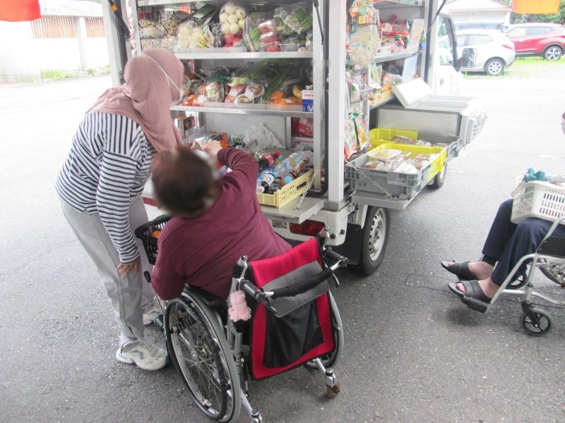 散歩がてらにお買い物 ~移動販売車🚙「とくし丸」~